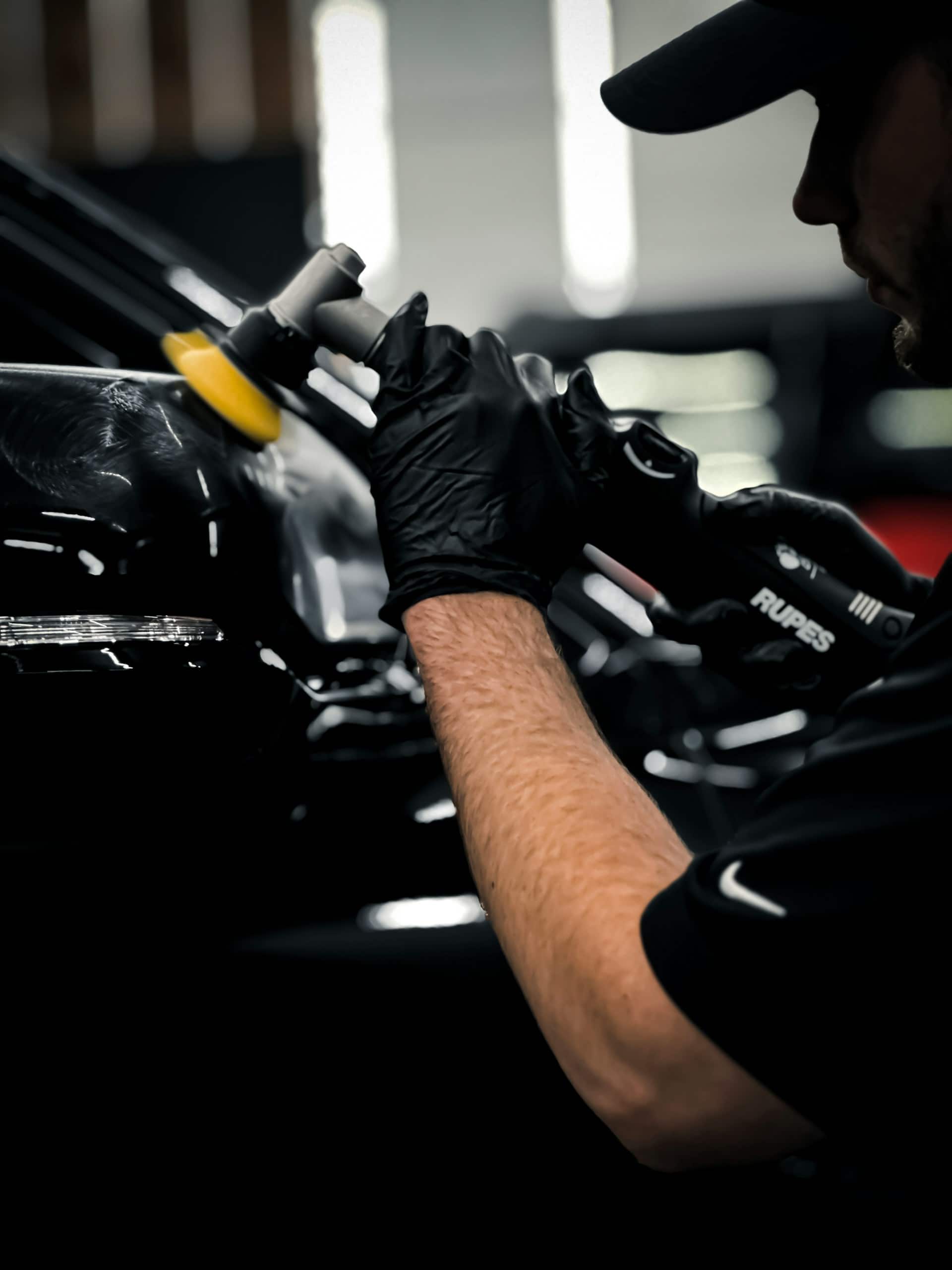 Polishing car